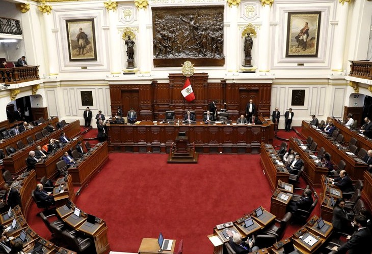 El Congreso de Perú ratifica una ley que limita facultades del presidente