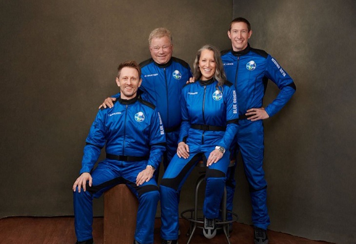 El “capitán Kirk” William Shatner viaja al espacio a bordo del cohete de Bezos