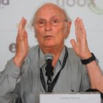 El español Carlos Saura dice que ver cine desde el celular es un insulto