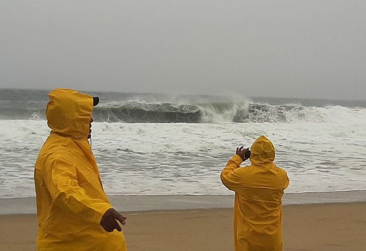 El huracán Rick toca tierra en el estado mexicano de Guerrero