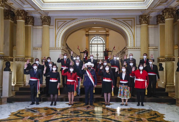 El nuevo gabinete de ministros de Perú es oficializado y asume funciones