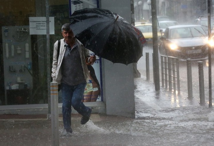 El temporal de lluvia provoca graves inundaciones en Atenas