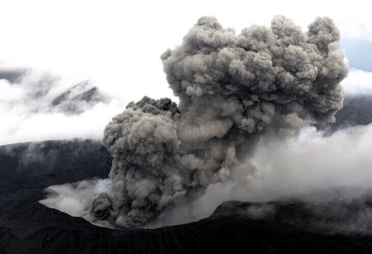 Entra en erupción el monte Aso, al sudoeste de Japón