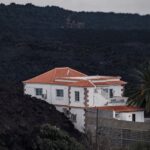 Esto es una tortura, a veces deseo que la lava se lleve mi casa ya