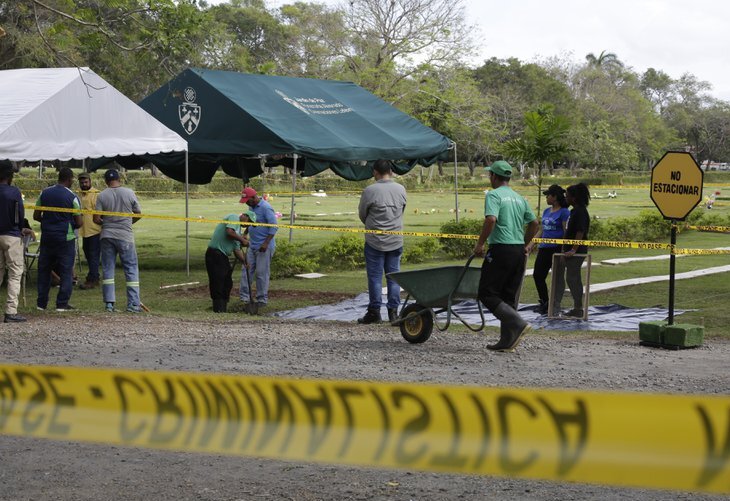 Exhuman más restos de víctimas de la invasión de EE.UU. a Panamá en 1989