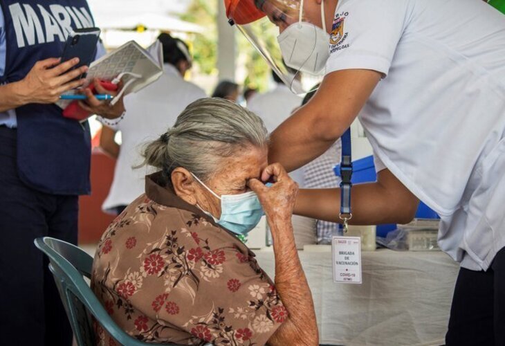 Gobierno mexicano afirma haber cumplido meta de vacunar a todos los adultos