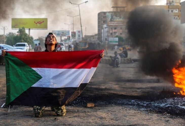 Huelgas, incertidumbre y más arrestos en Sudán después del golpe militar