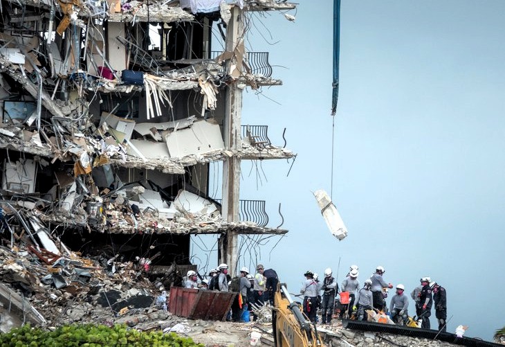 Ingenieros de Florida aconsejan revisión a 20 años de los edificios cerca del mar