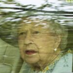 Isabel II atiende audiencias virtuales en Windsor tras su alta hospitalaria