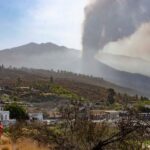 La nueva colada de lava provoca una gran destrucción en la isla de La Palma
