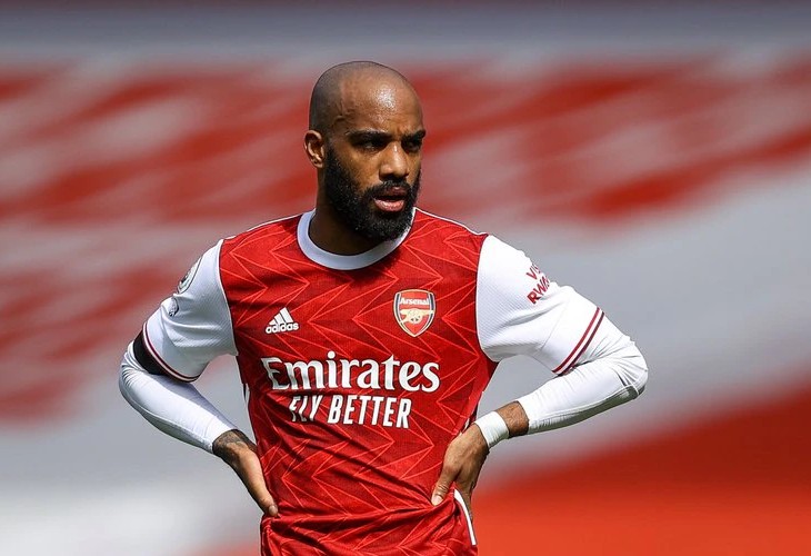 Lacazette rescata a Arteta