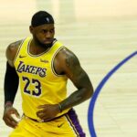 LeBron James es baja de los Lakers ante los Spurs por molestias en el tobillo derecho