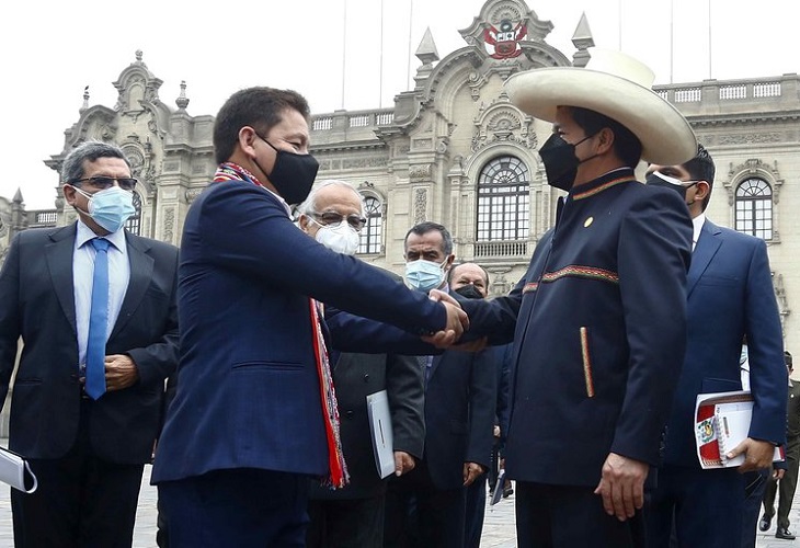 Los cambios en el gabinete de Perú detienen la subida del dólar