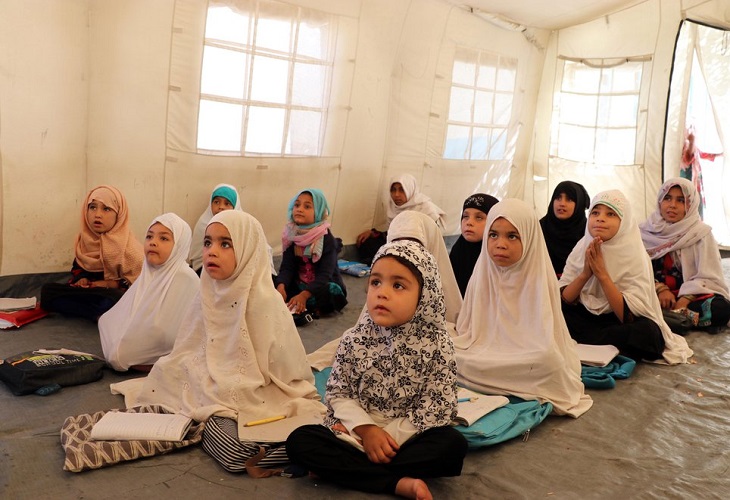 Los talibanes permitirán pronto a todas las niñas regresar a las escuelas