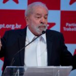 Lula llama a Bolsonaro nefasto y dice que definirá su candidatura en 2022