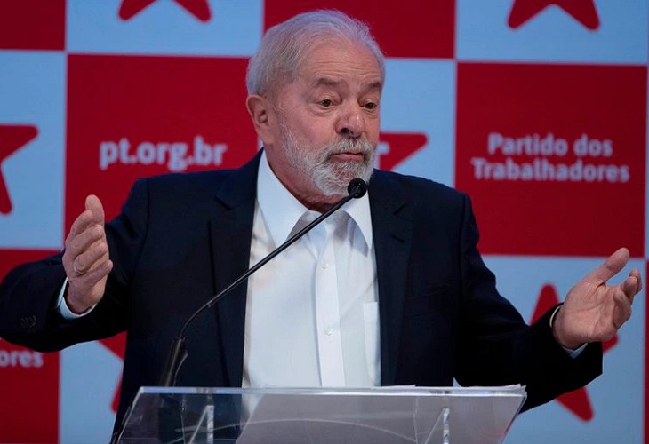 Lula llama a Bolsonaro nefasto y dice que definirá su candidatura en 2022