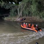 Mueren once estudiantes en Indonesia al caer a un río