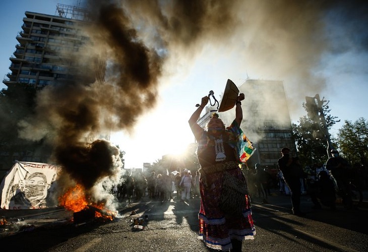 Multitudinaria marcha en Chile a tres días del segundo aniversario de las protestas
