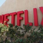 Netflix suspende a tres empleados que protestaron por un filme cómico - Rusia