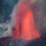 Nuevos frentes de lava prueban el vigor del volcán cinco semanas después