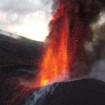 Un nuevo sismo de magnitud 5, más magma y peor calidad del aire en La Palma