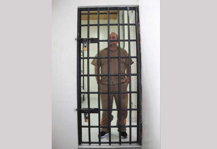 Fotos de alias Otoniel tras los barrotes de una cárcel