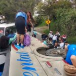 Bus de Flota Occidental se volcó en la vía a Santa Barbara, Antioquia