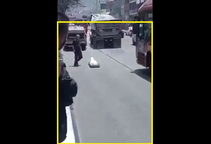 Un cadáver se cayó de carro del CTI en plena avenida, en Bogotá