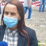 La periodista Érika Zapata se quiebra: "Me da duro tantas críticas por mi voz"