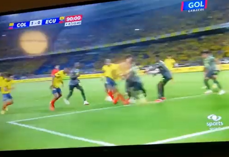 El gol de Yerri Mina que cantaron 50 millones de colombianos, pero que anuló el VAR
