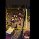 Hinchas del América arrastran y someten a uno de Nacional tras el Clásico