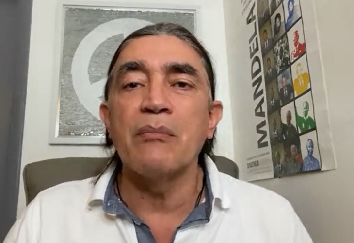 Gustavo Bolívar se va de Colombia y expone las razones para hacerlo