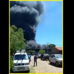 Voraz incendio consume parte de la fábrica de isopor Termopac, en Villa Elisa