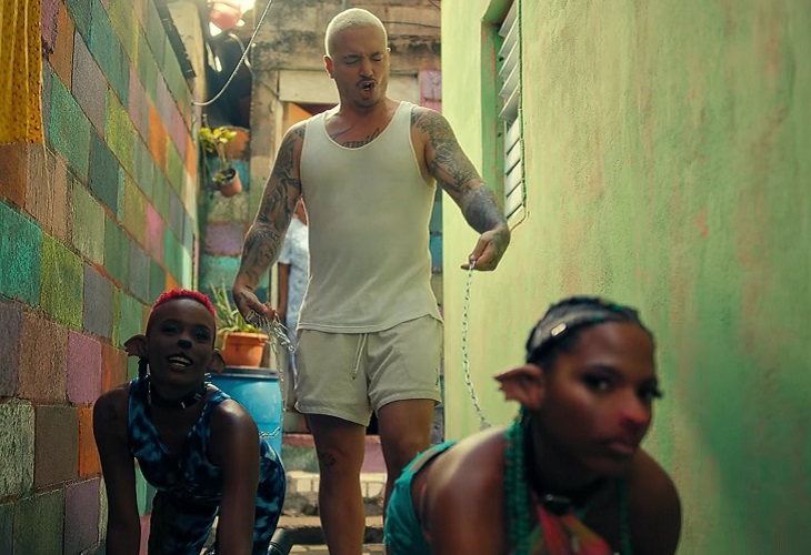 La imagen de J Balvin en ‘Perra’ que se ha vuelto viral y blanco de críticas