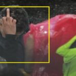 Juan Carlos Osorio le muestra el dedo a hinchas del América