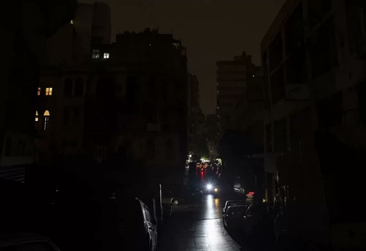 Líbano se queda a oscuras tras apagón en la red nacional de electricidad