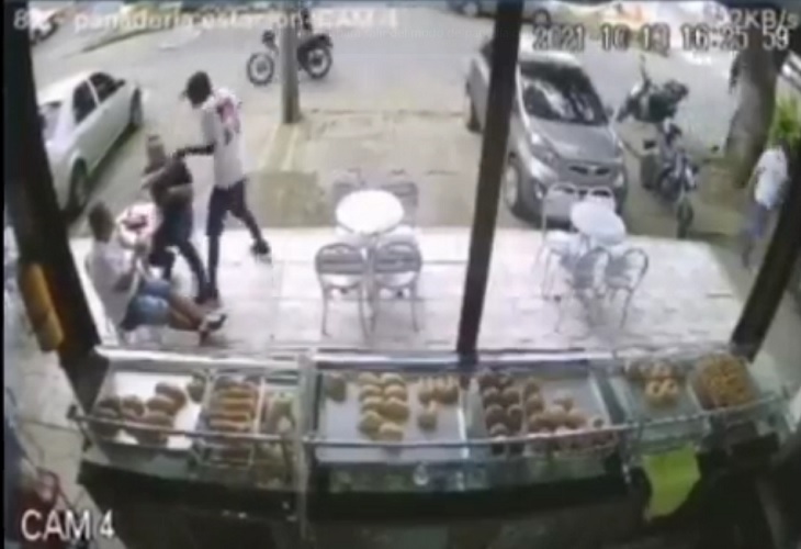 Víctima de atracó mata a dos fleteros en panadería del barrio Santa Anita