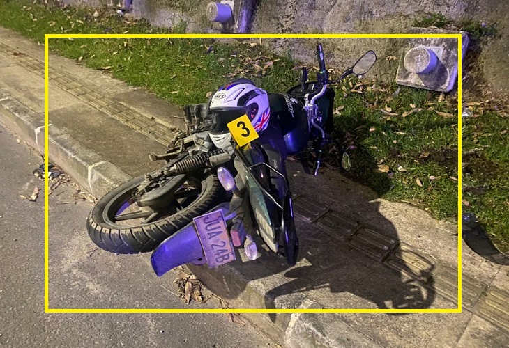 Motociclista murió al chocar con andén en Marinilla, no portaba identificación