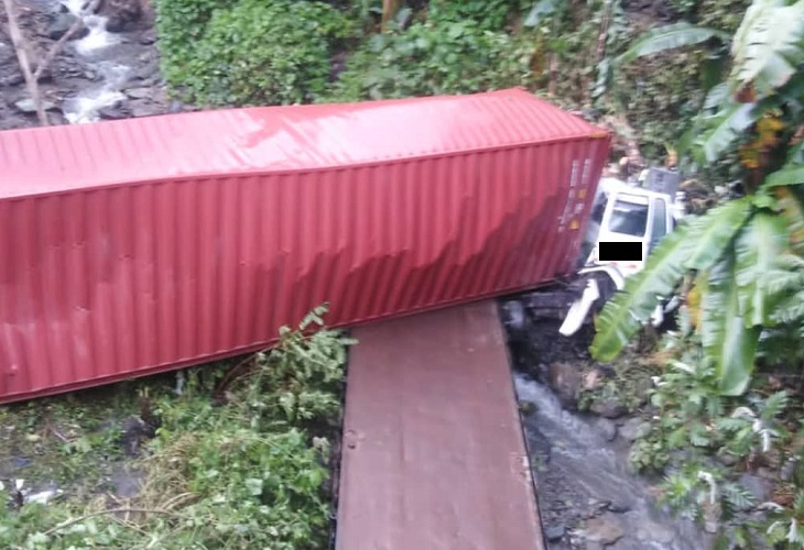 Muere conductor de tractomula en accidente en Curalito, vía Ibagué - Cajamarca