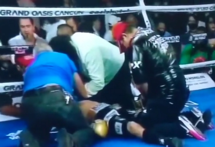 En estado grave el boxeador Moisés Fuentes tras nocaut que recibió en Cancún