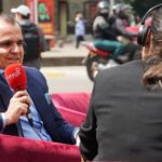 Video de Oscar Iván Zuluaga siendo insultado durante entrevista