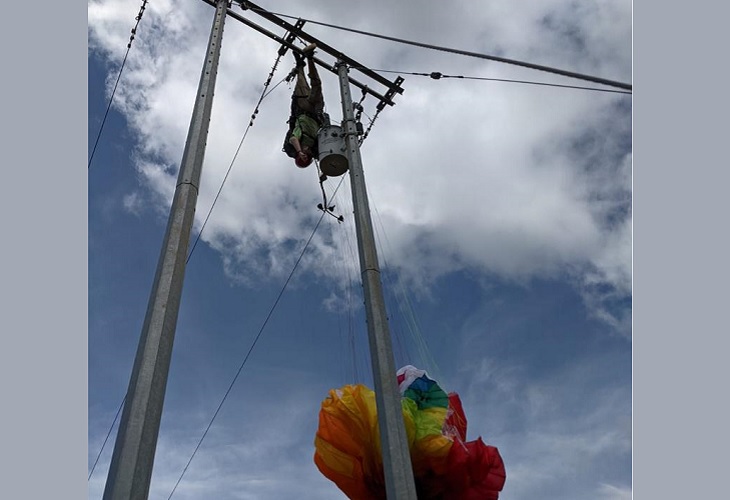 Parapentista se enredó durante descenso en cables de alta tensión en El Cerrito