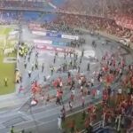 Hinchas de América no soportan derrota ante Atlético Nacional y se meten al campo