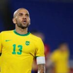 Alves pasa satisfactoriamente la revisión médica con el Barça