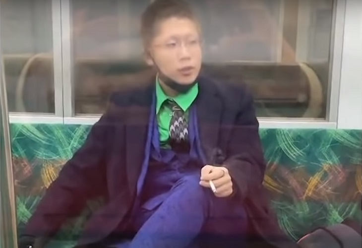 Atacante en tren de Tokio vestido de Joker buscaba ser condenado a muerte