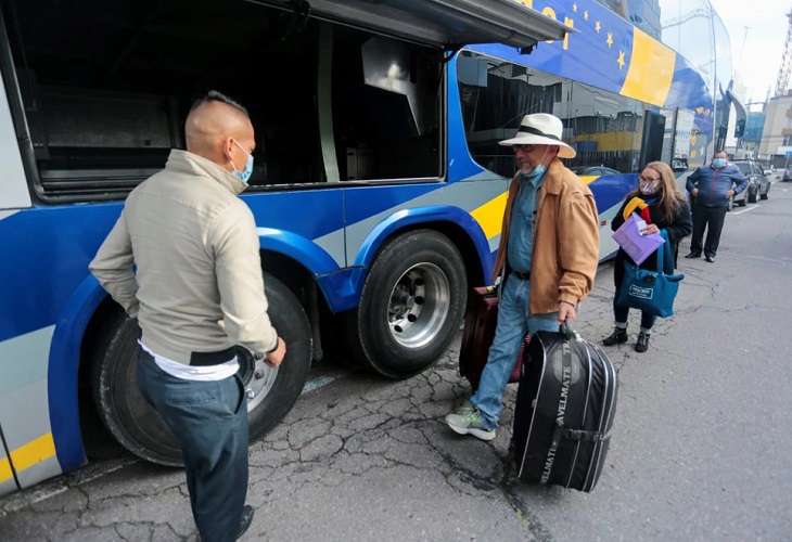 Casi 100 venezolanos regresan a su país desde Ecuador