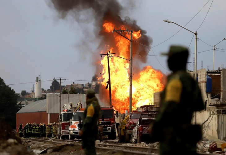 Catorce personas siguen hospitalizadas tras explosión de gasoducto de Pemex en México