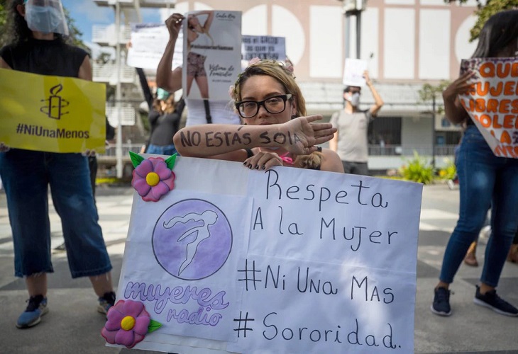El defensor de Venezuela pide redoblar los esfuerzos contra la violencia a la mujer