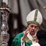 El papa pide actuar de inmediato, con valor y visión de futuro tras la COP26