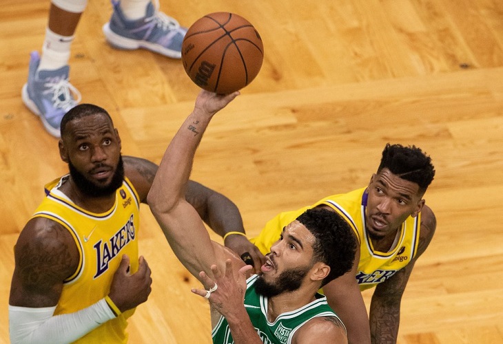 El regreso de James no impide otra derrota de los Lakers en Boston